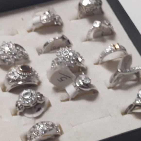 Women''s Sterling Silver Cubic Zirconia main stone Ring Size 5 - Picture 7 of 7